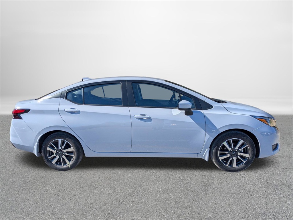 2025 Nissan Versa 1.6 SV photo 2