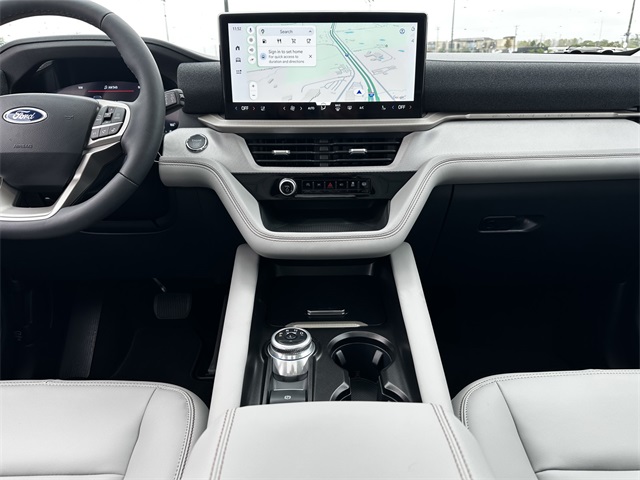 2025 Ford Explorer photo 16