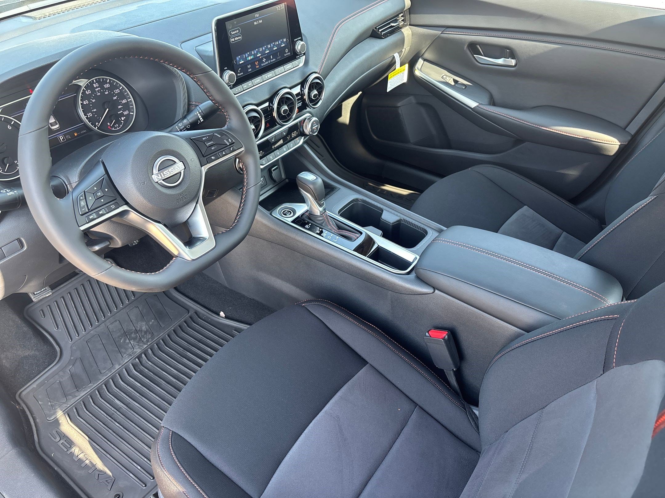 2025 Nissan Sentra SR photo 3