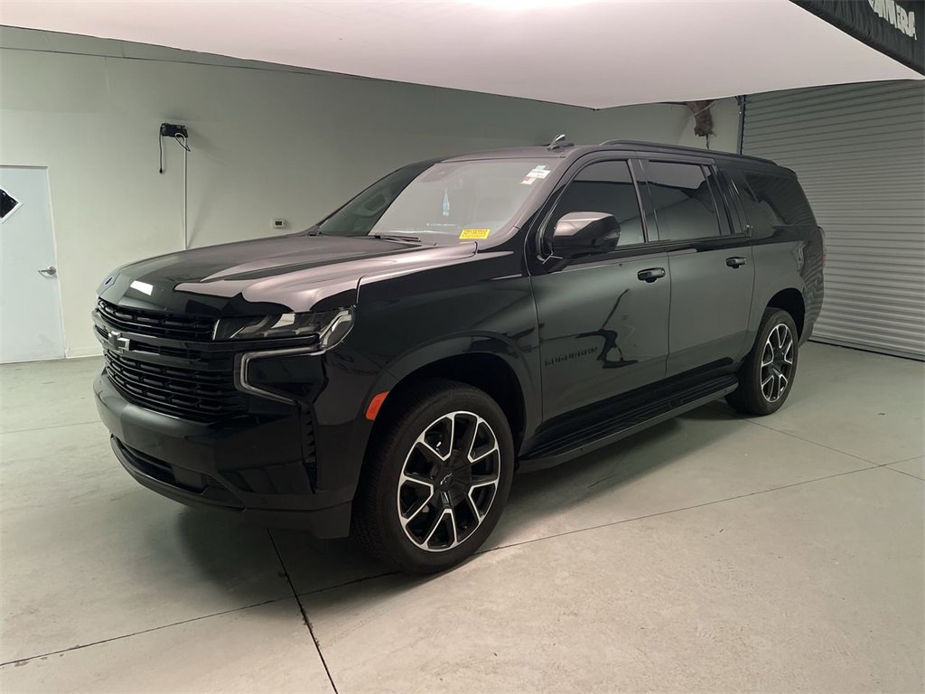 2024 Chevrolet Suburban RST photo 3