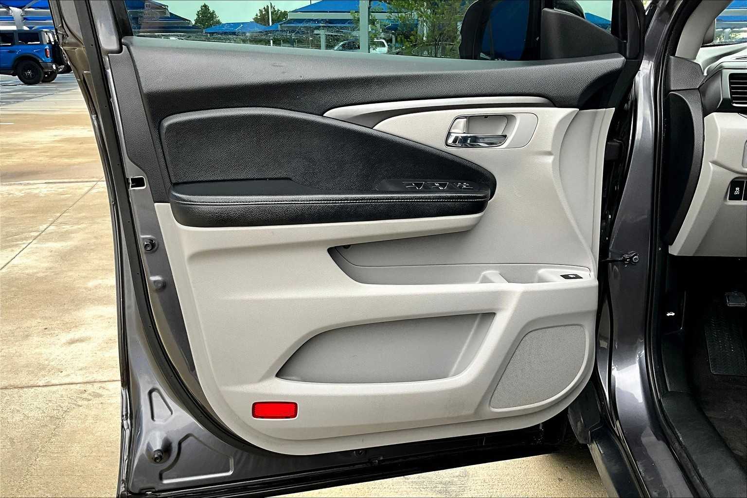 2017 Honda Pilot EX photo 20