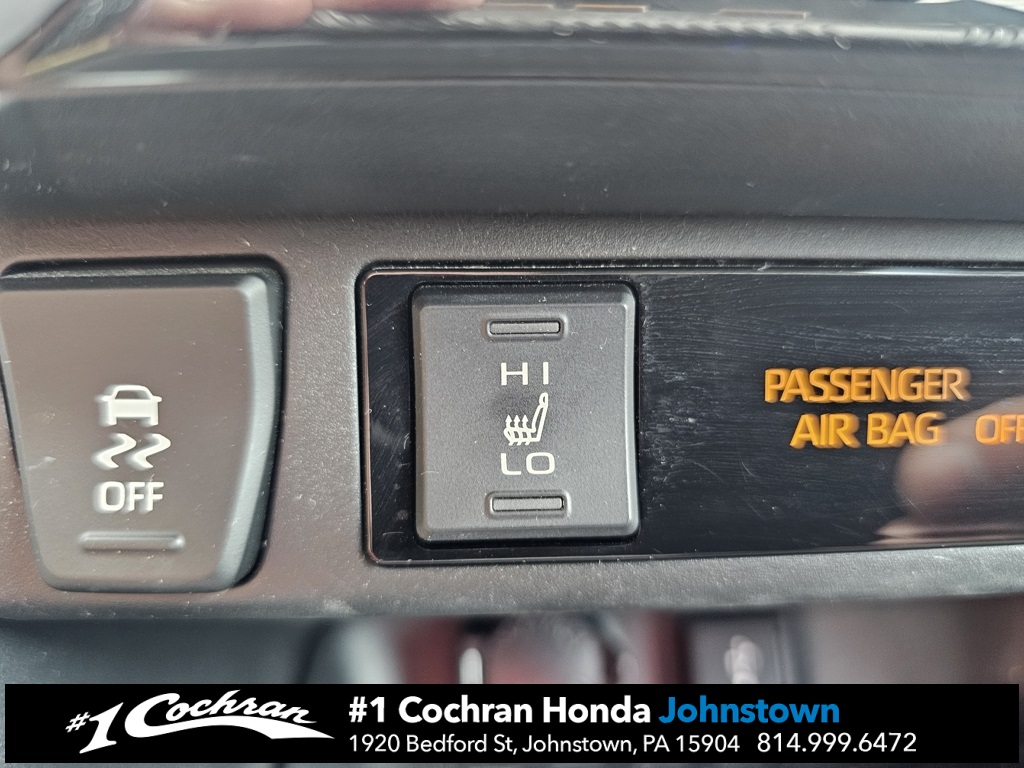 2022 Toyota RAV4 Hybrid XLE photo 25