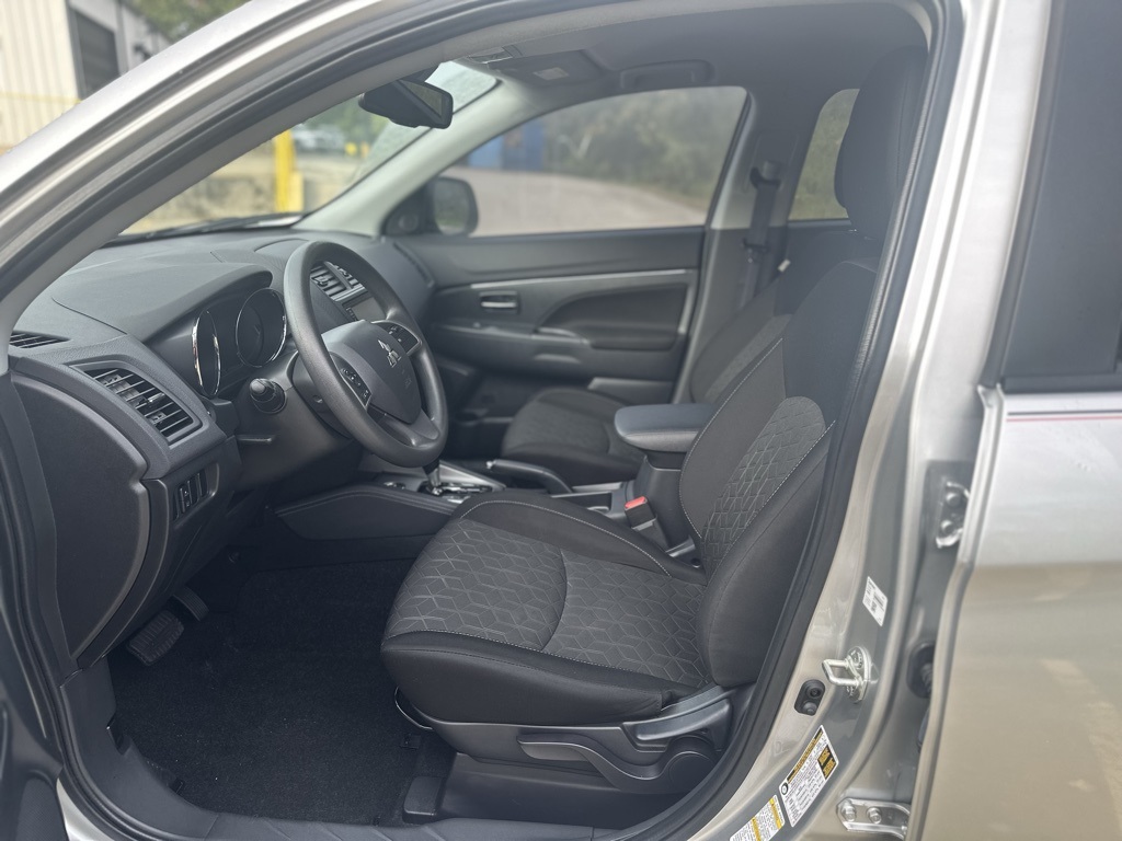 2023 Mitsubishi Outlander Sport ES photo 13