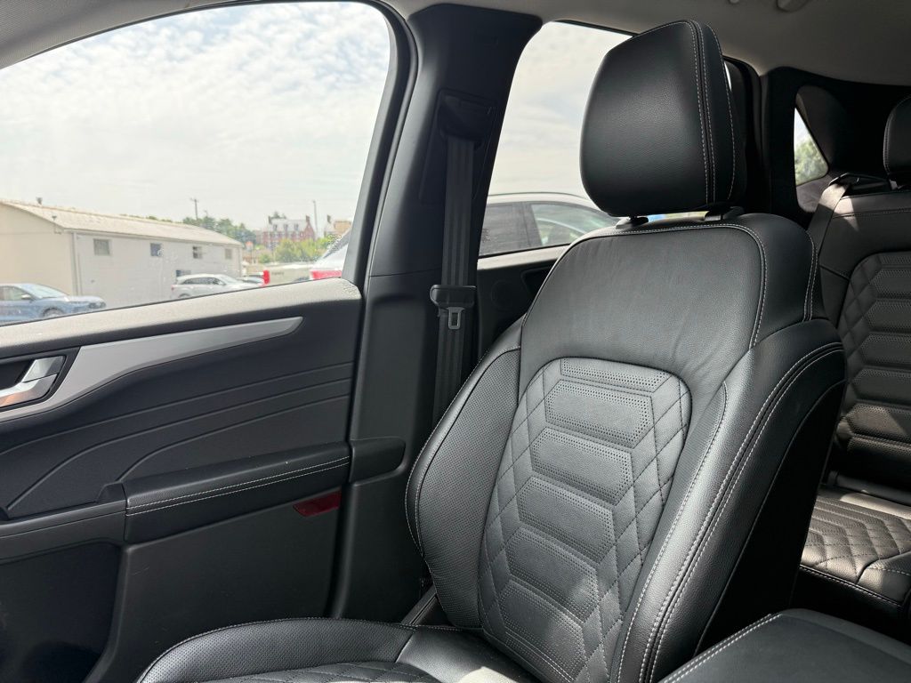 2023 Ford Escape Platinum photo 23
