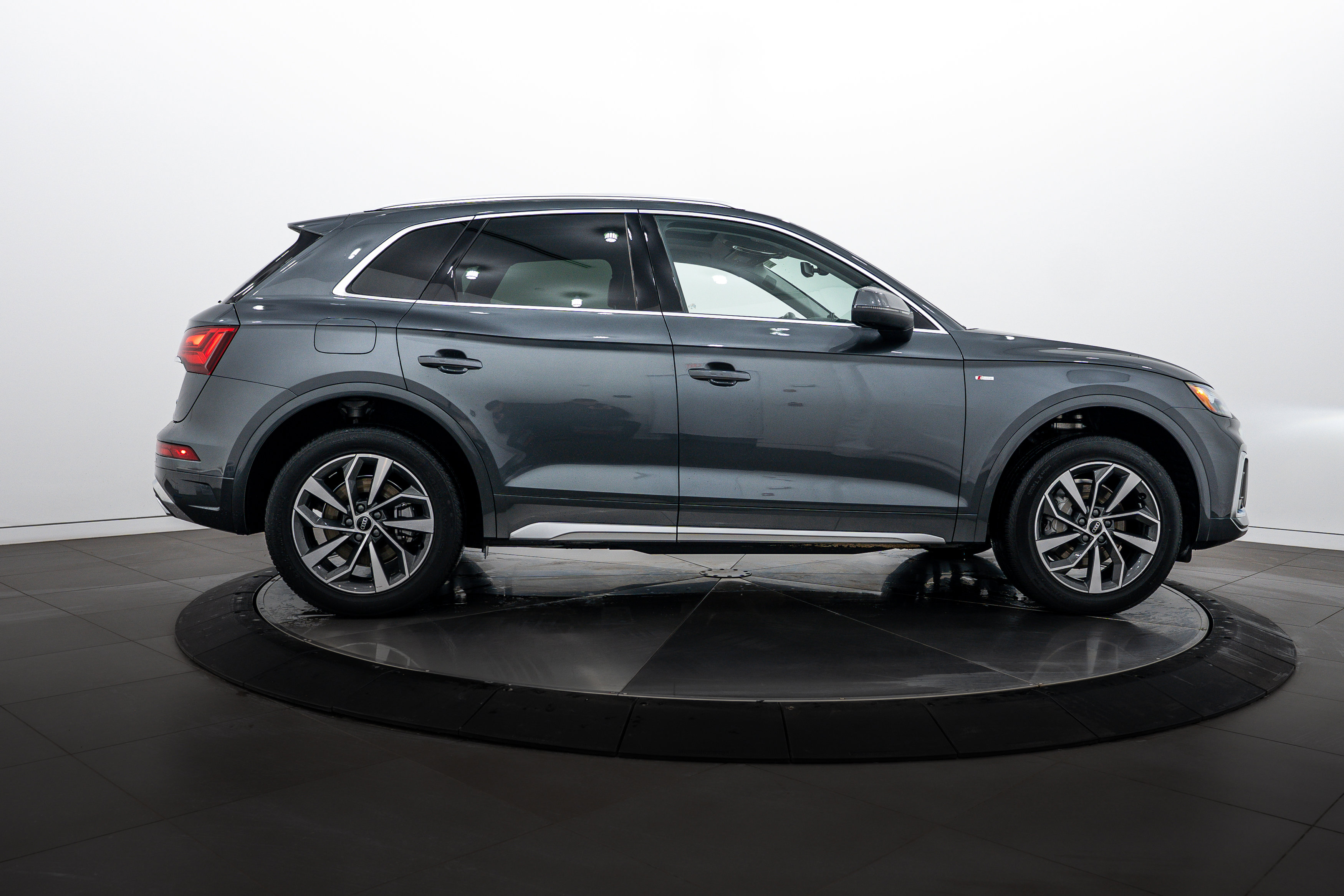 2023 Audi Q5 S line Premium Plus photo 3