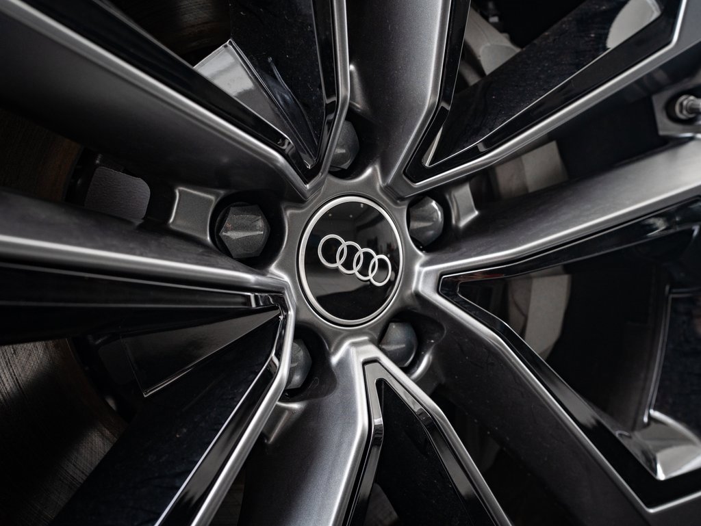 2025 Audi Q7 55 Premium Plus photo 8