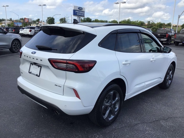 2023 Ford Escape ST-Line photo 4