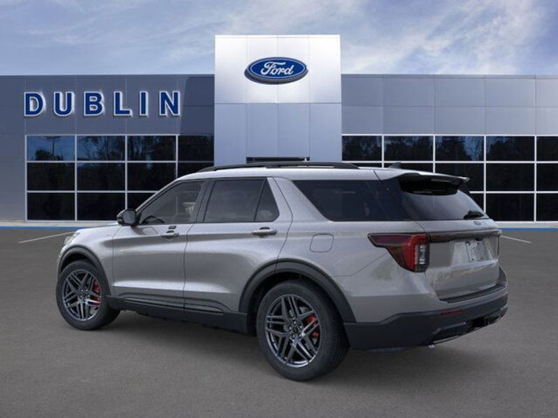 2026 Ford Explorer ST-Line photo 2