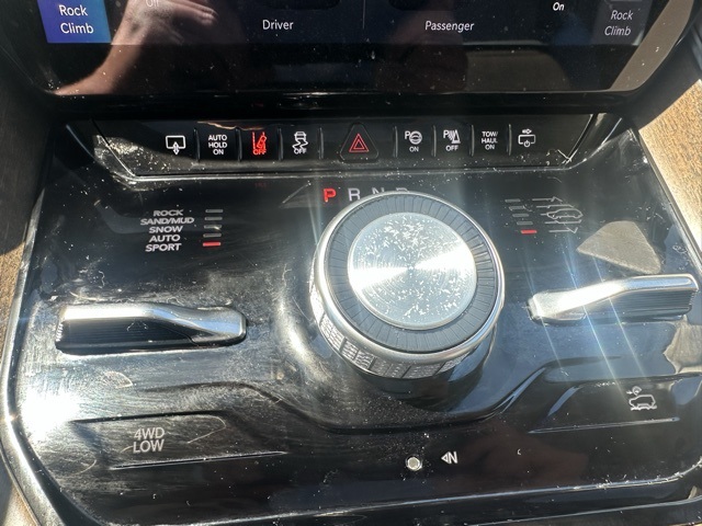 2022 Jeep Grand Wagoneer I photo 18