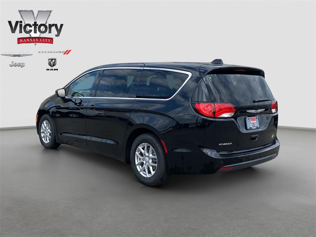 2026 Chrysler Voyager LX photo 4
