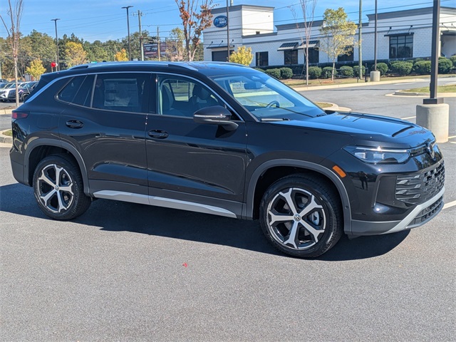 2026 Volkswagen Tiguan SE photo 2