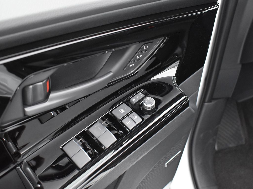 2025 Subaru Solterra Touring photo 8