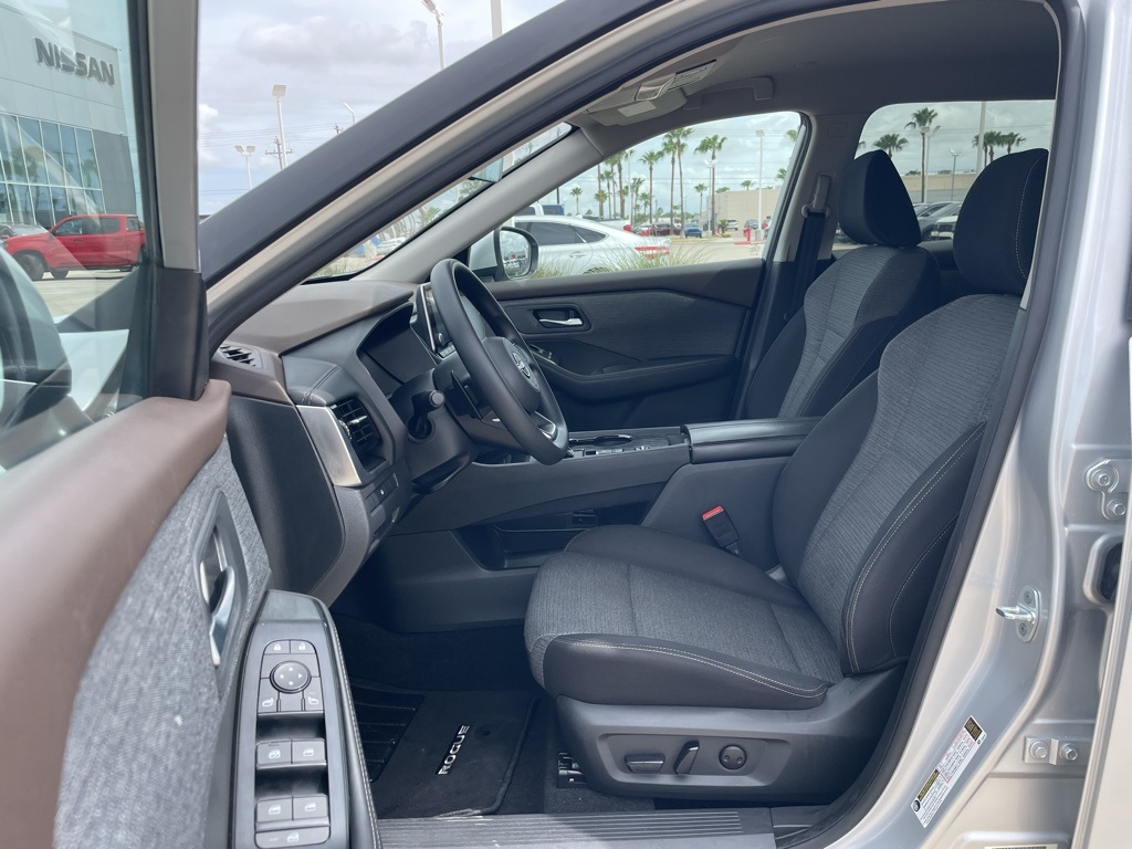 2023 Nissan Rogue SV photo 14