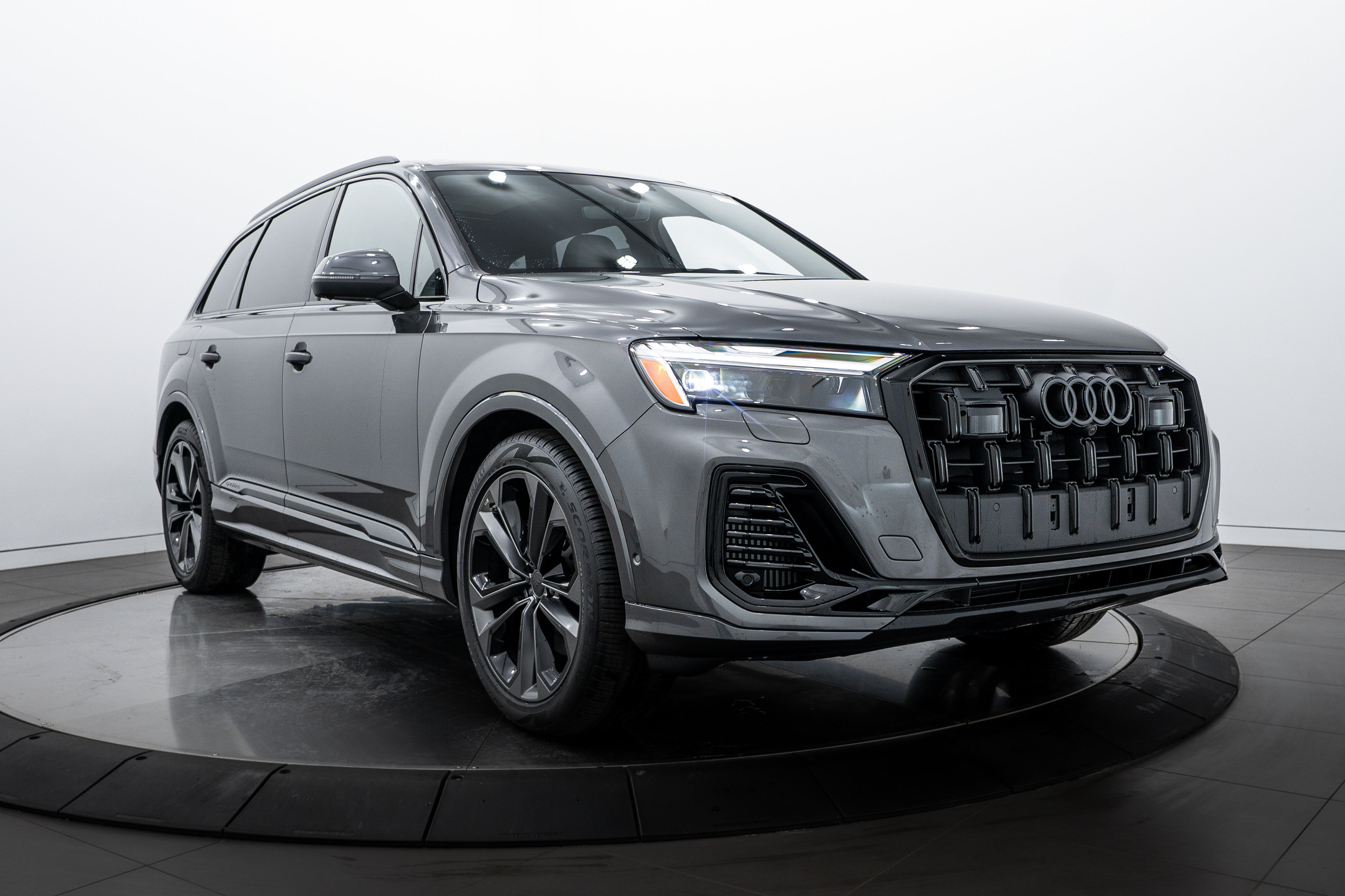 2026 Audi Q7 Premium Plus photo 2