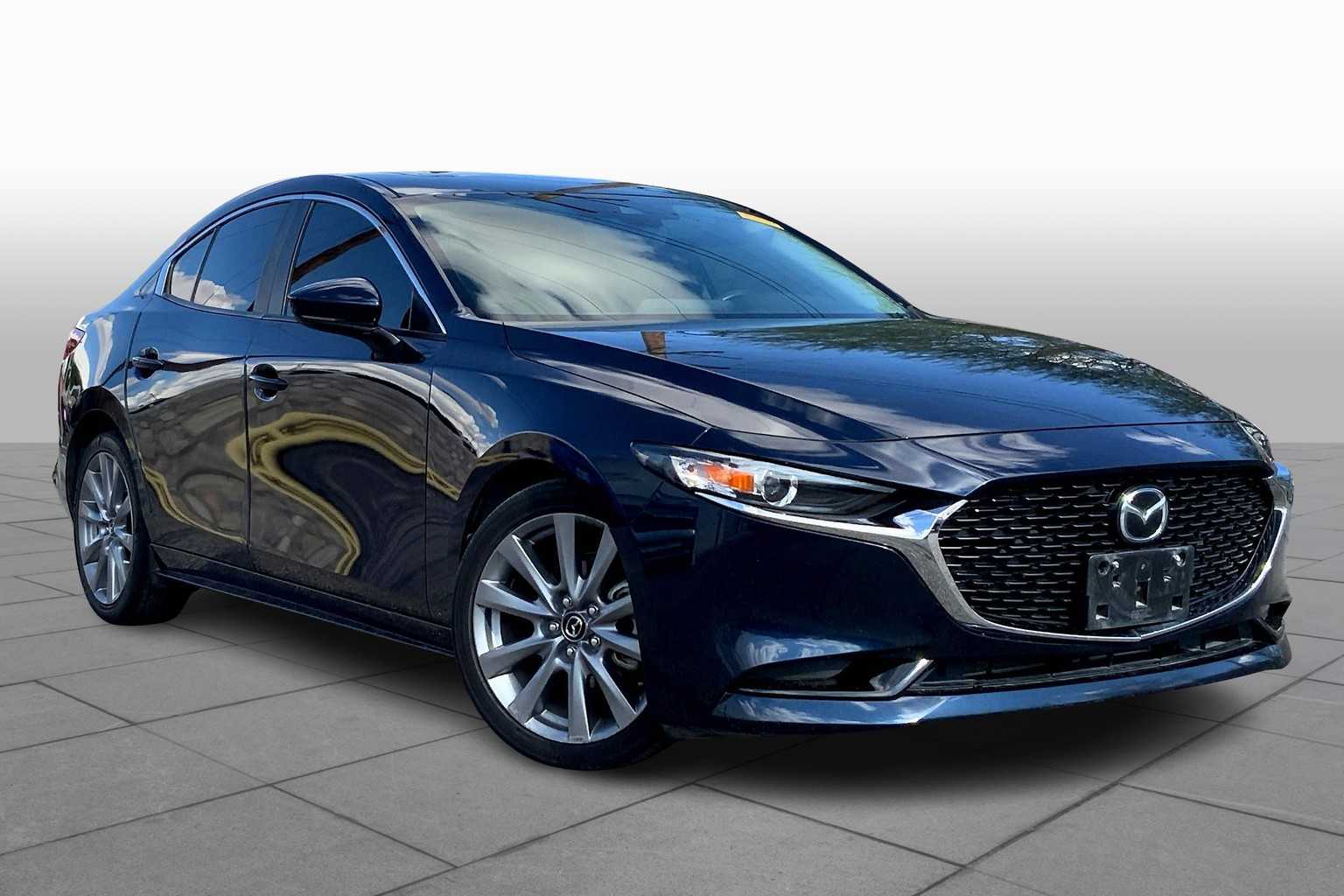2022 Mazda Mazda3 Preferred photo 2