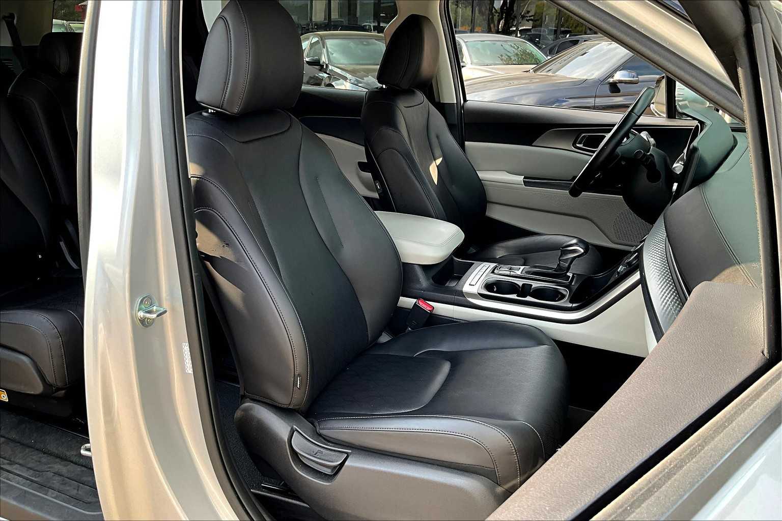 2023 Kia Carnival LX photo 7