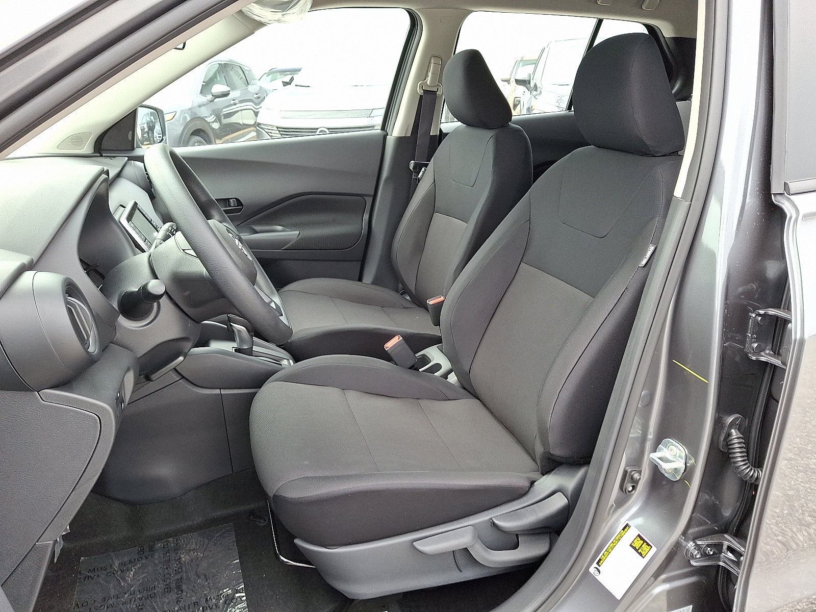 2025 Nissan Kicks Play S photo 8
