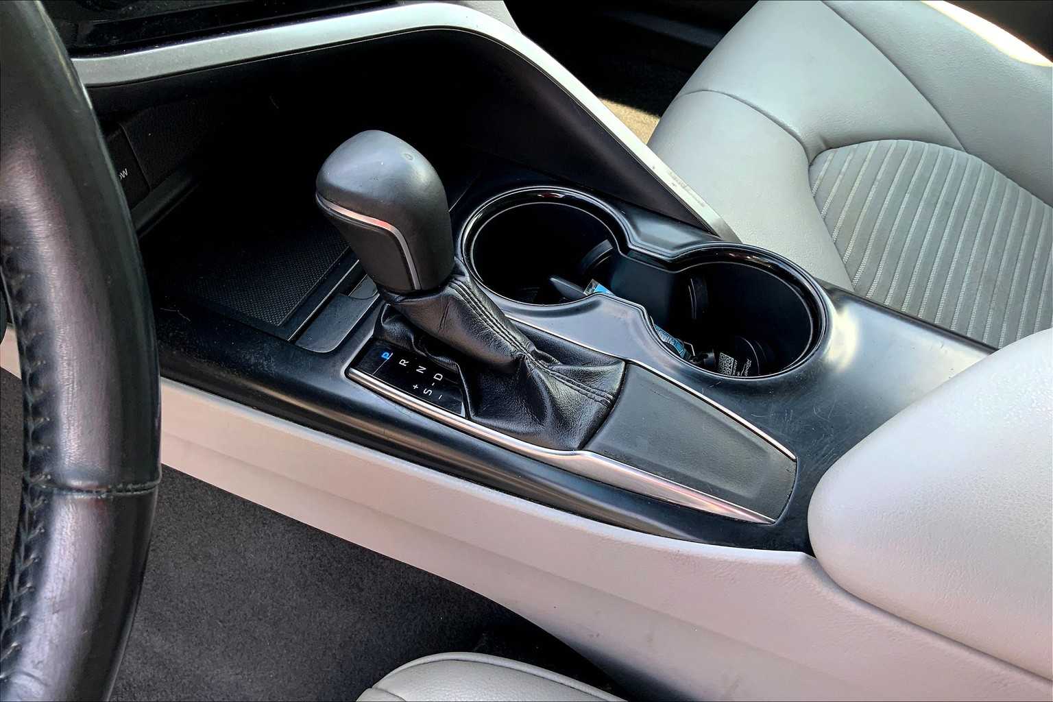 2019 Toyota Camry SE photo 13