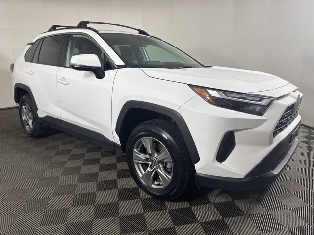 2024 Toyota RAV4 XLE's photo