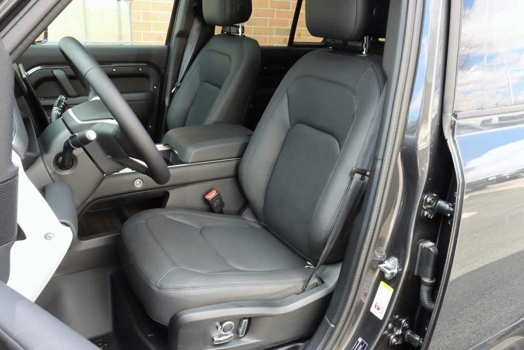 2025 LAND ROVER DEFENDER - Image 14