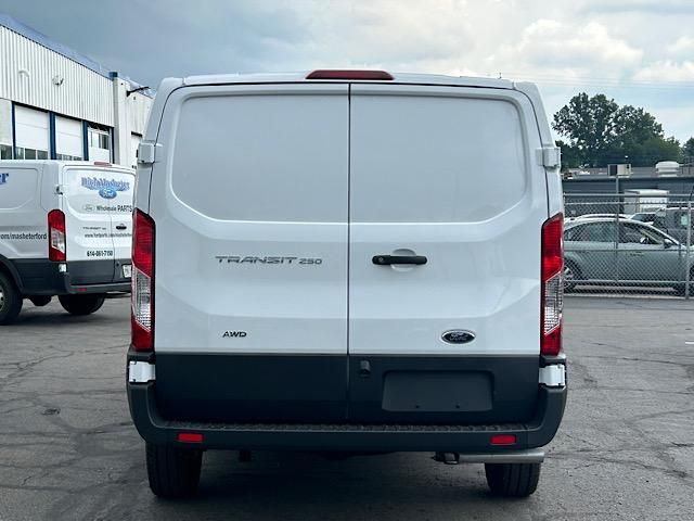 2025 Ford Transit photo 9