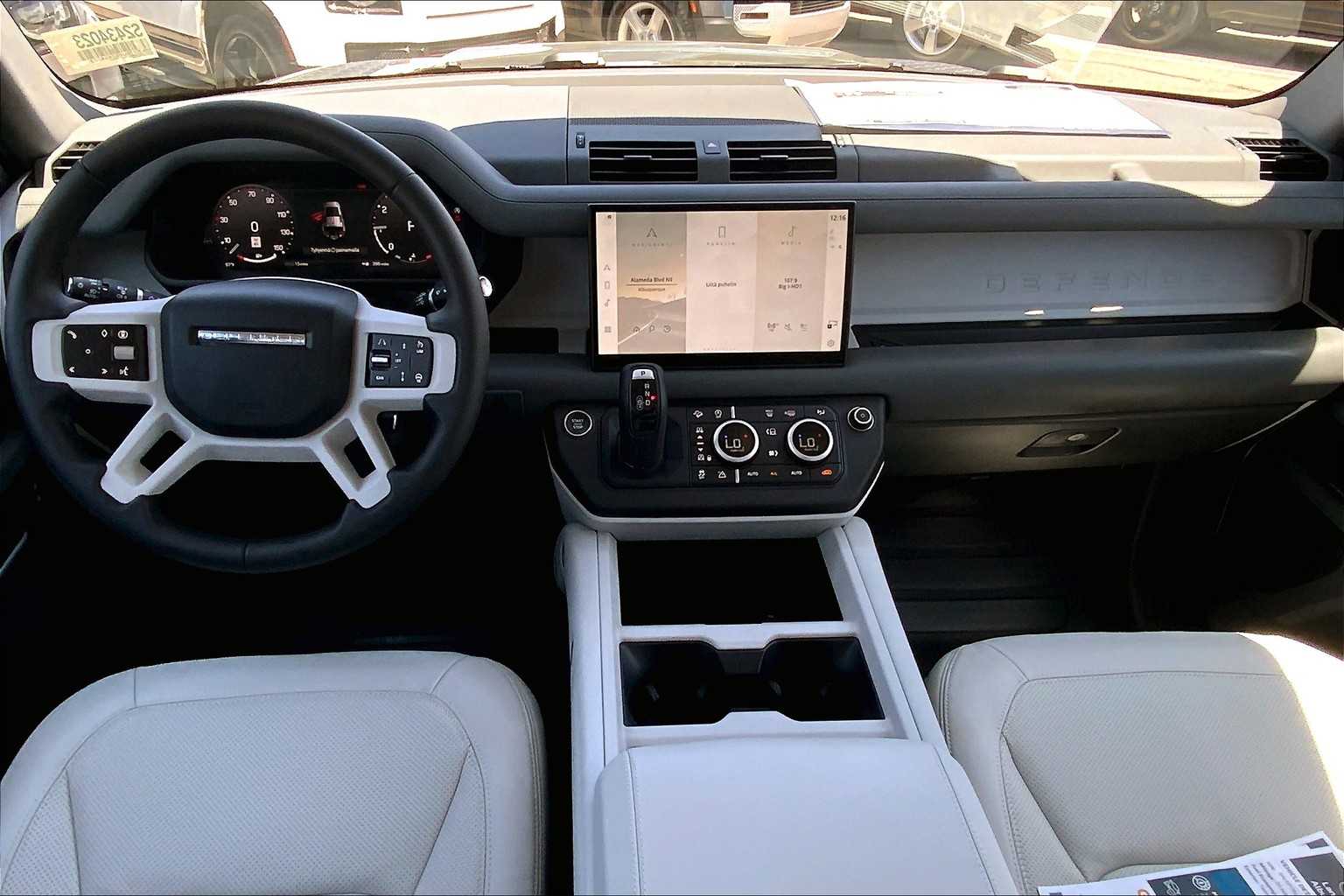 2025 Land Rover Defender 110 S photo 5