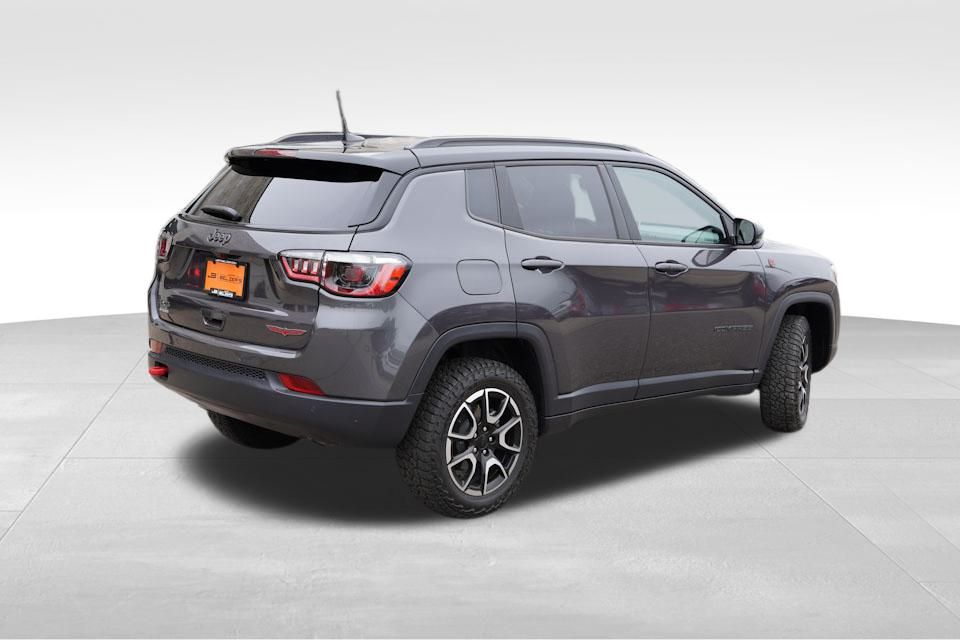 2024 Jeep Compass Trailhawk photo 3