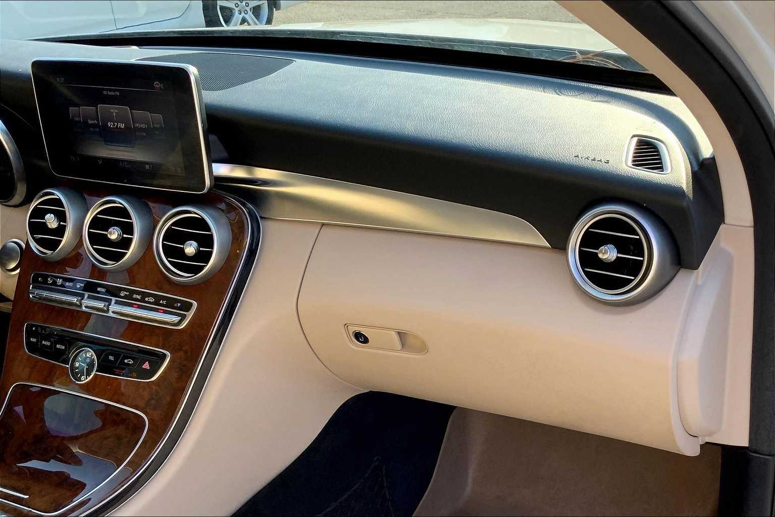 2015 Mercedes Benz C 300 4MATIC photo 16
