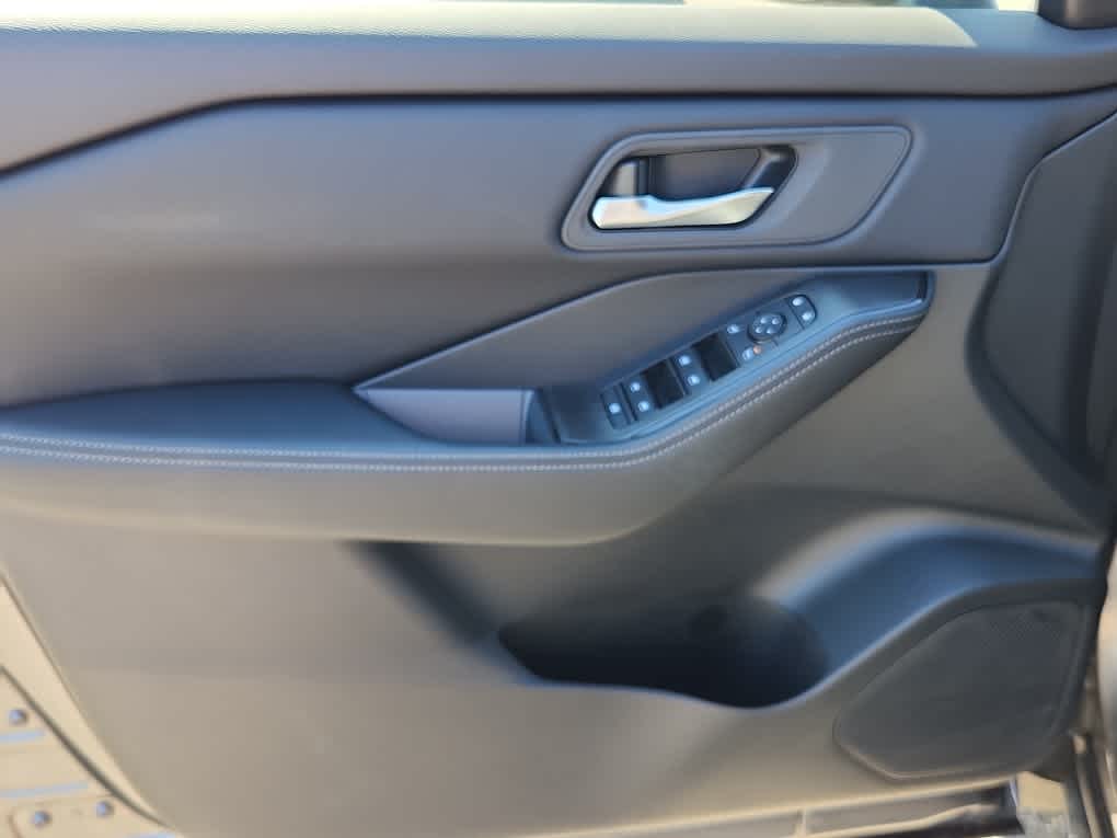 2026 Nissan Rogue SV photo 15