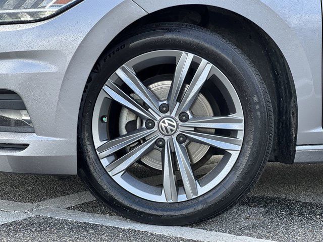 2020 Volkswagen Jetta R-Line photo 2