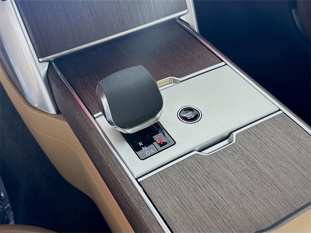 2025 Land Rover Range Rover SE photo 12