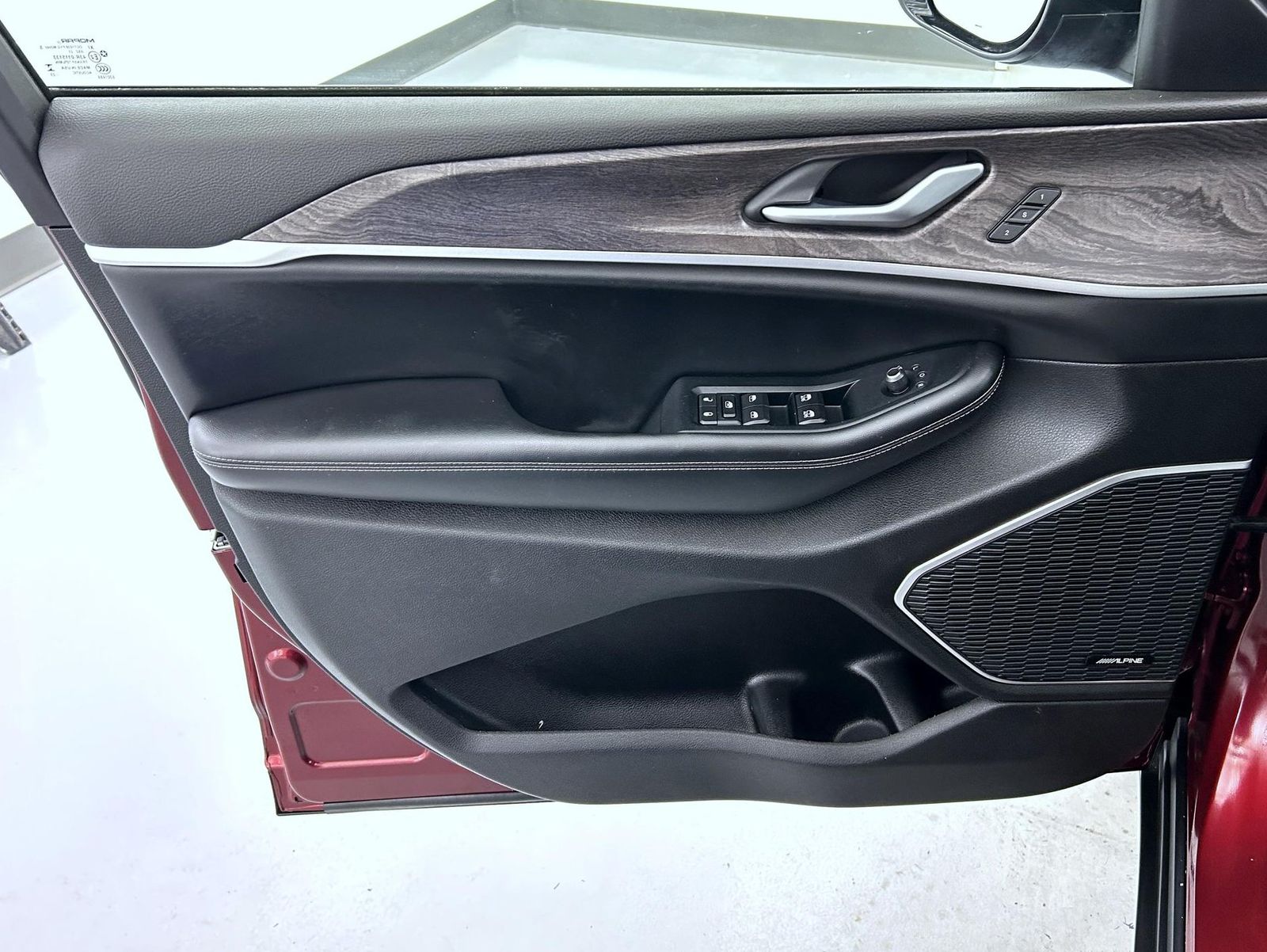 2023 Jeep Cherokee 4xe Sport photo 9