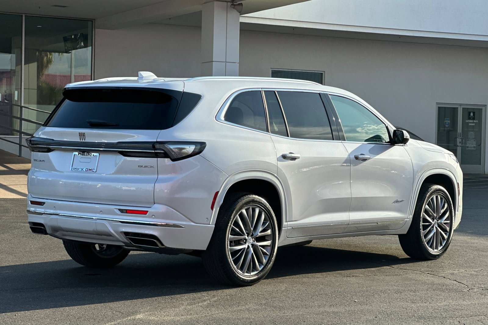 2025 Buick Enclave Avenir photo 4
