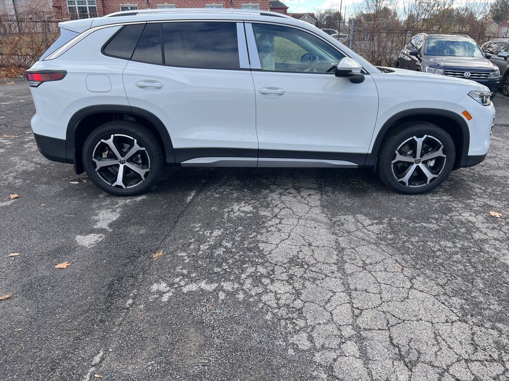 2026 Volkswagen Tiguan SE photo 4