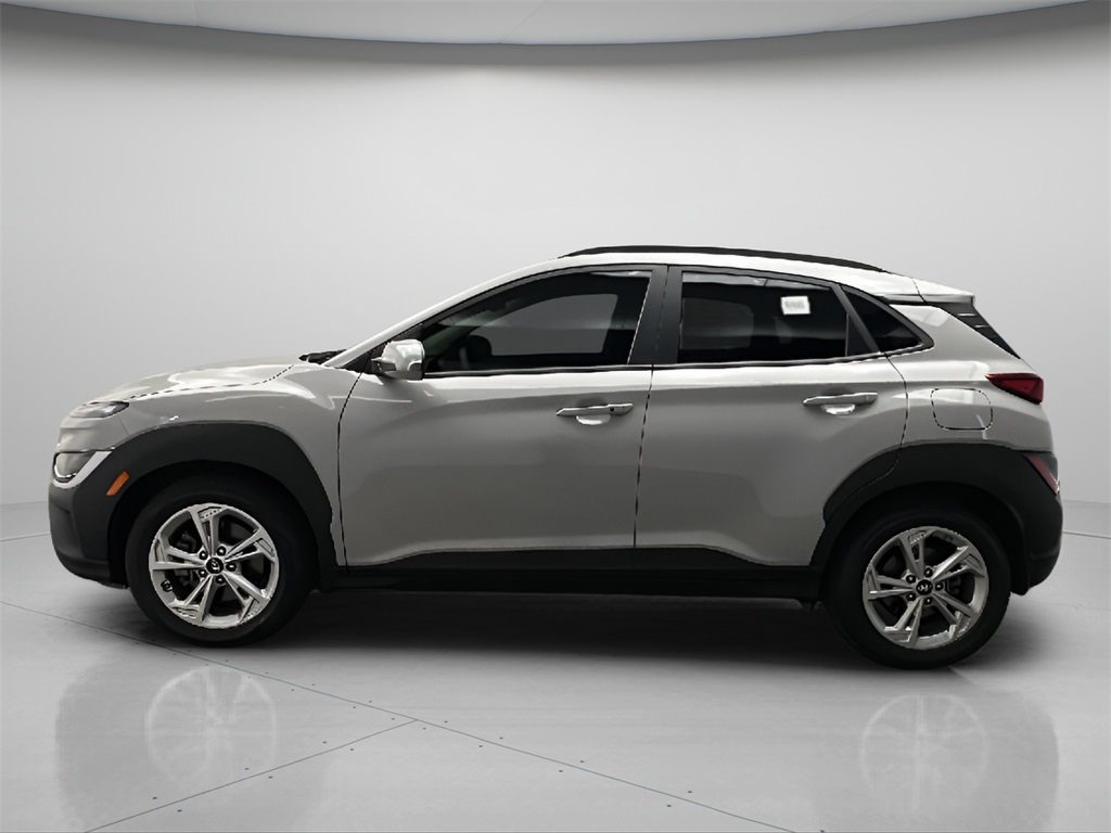 2022 Hyundai Kona SEL photo 2