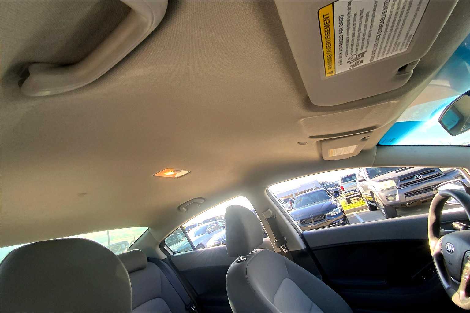 2017 Kia Forte LX Base photo 13
