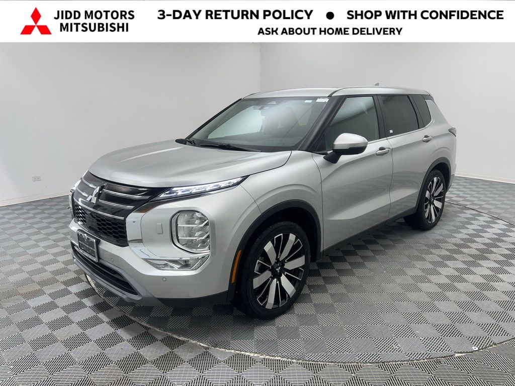 2025 Mitsubishi Outlander SE's photo