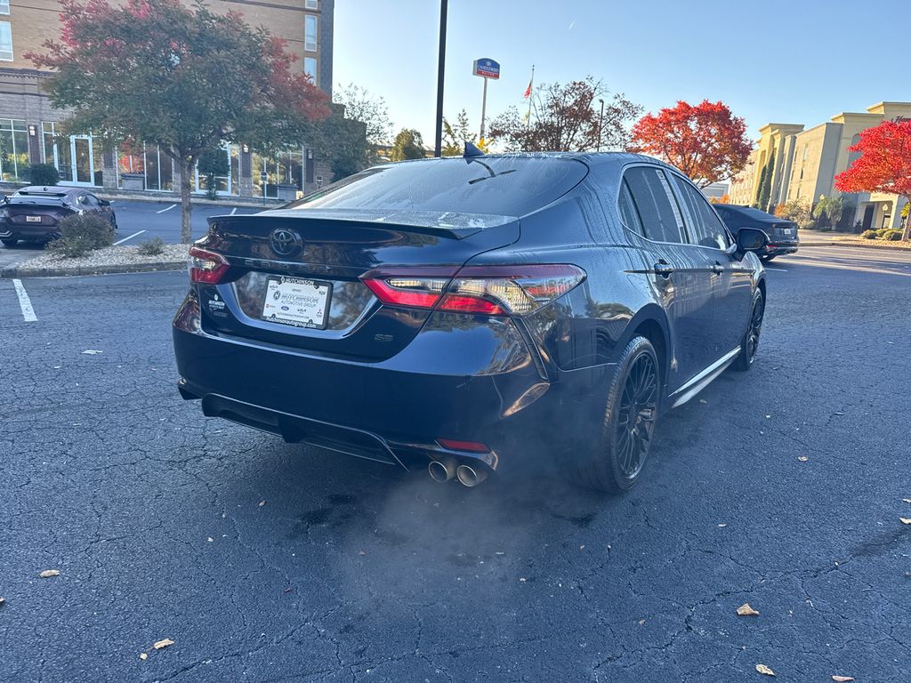 2022 Toyota Camry SE photo 3