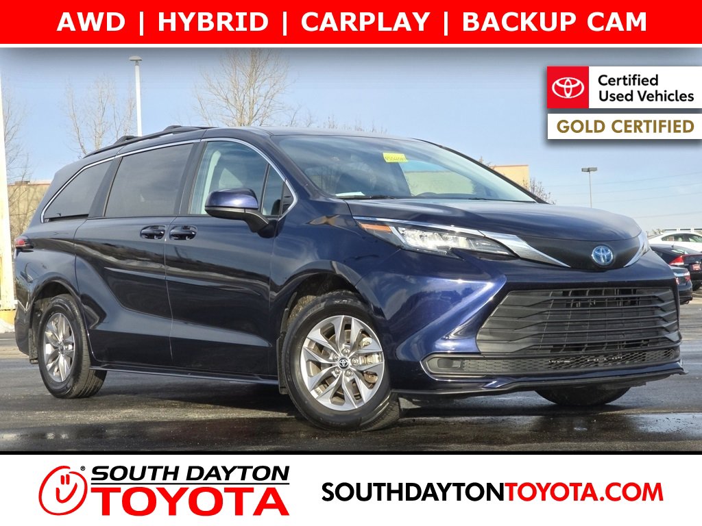 2022 Toyota Sienna LE's photo