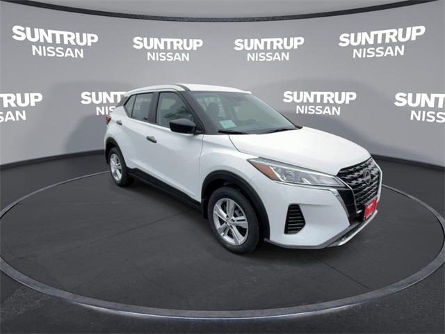 2025 Nissan Kicks Play S photo 2