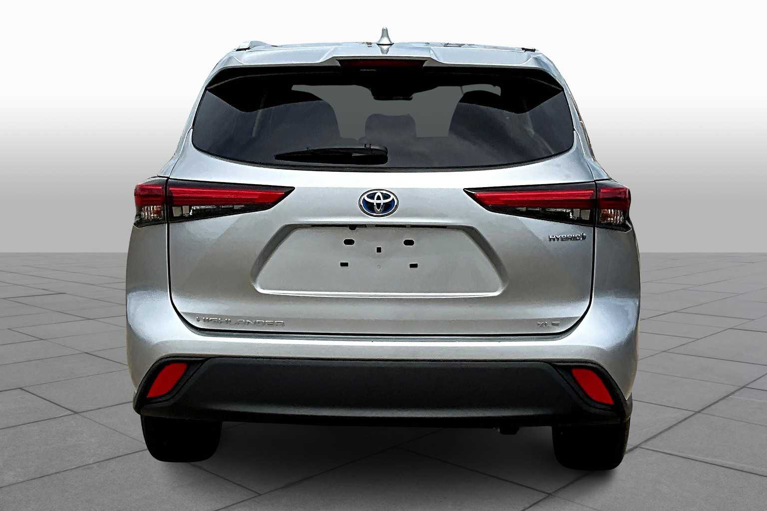 2022 Toyota Highlander Hybrid XLE photo 3