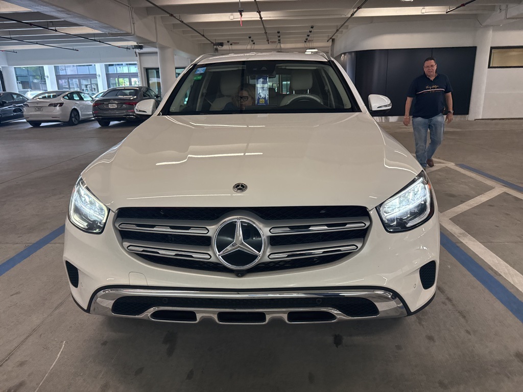 2022 Mercedes Benz GLC 300 photo 2