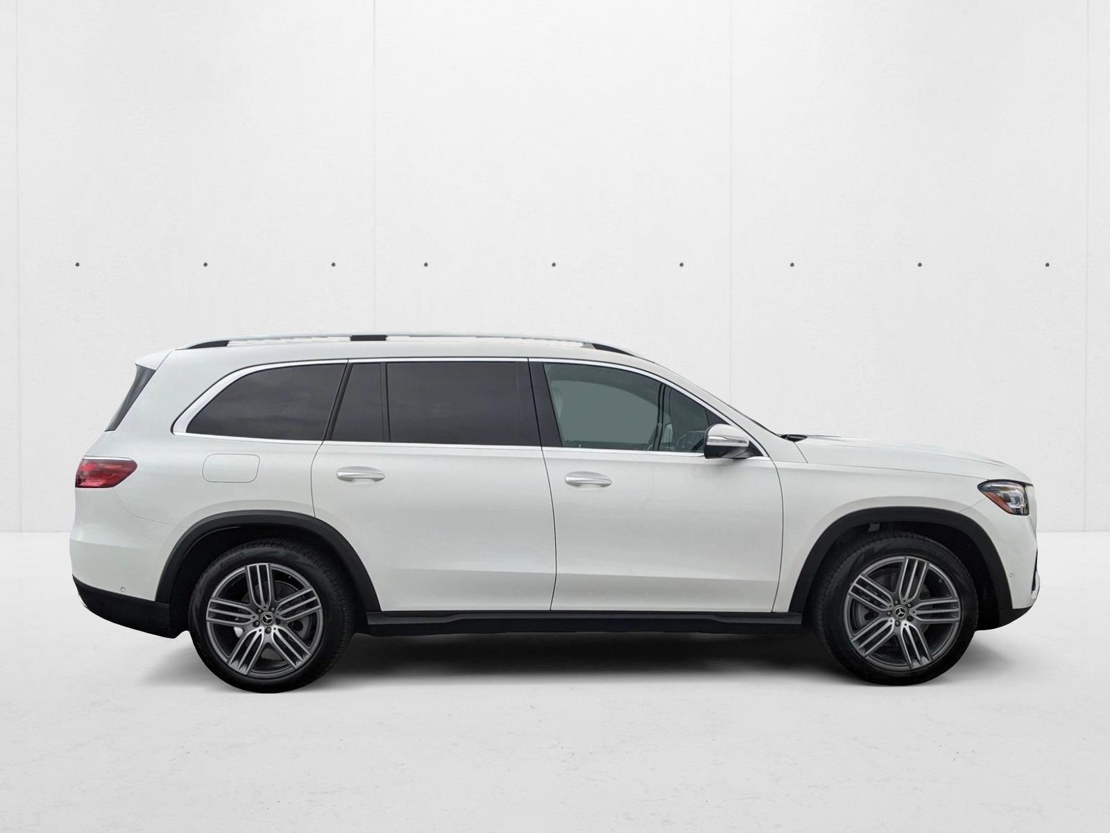 2024 Mercedes Benz GLS 450 4MATIC photo 4