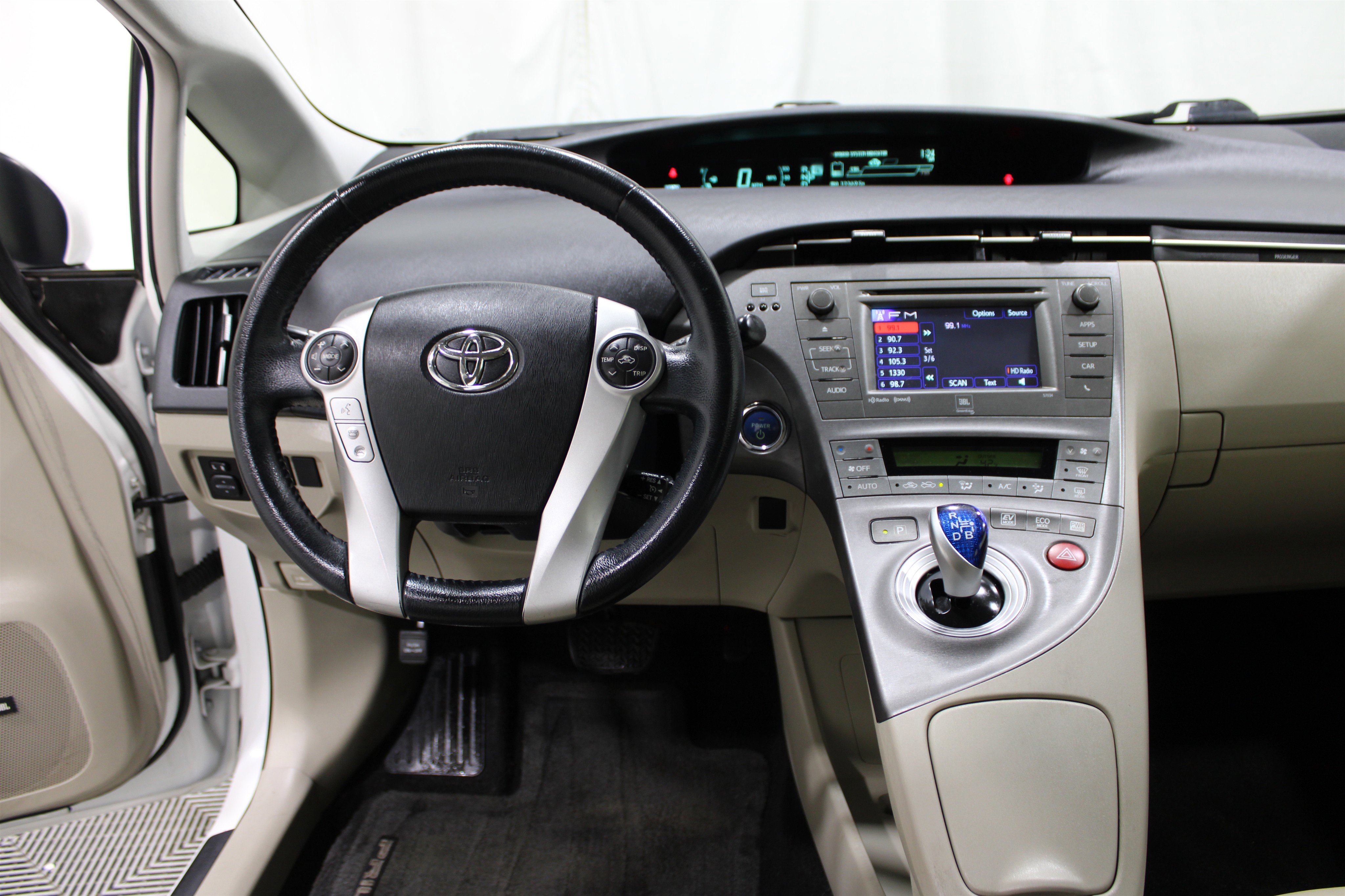 2014 Toyota Prius Four photo 2