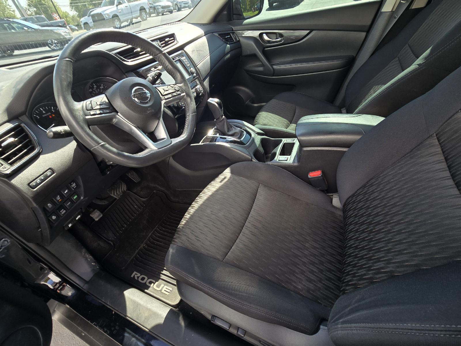 2017 Nissan Rogue SV photo 22