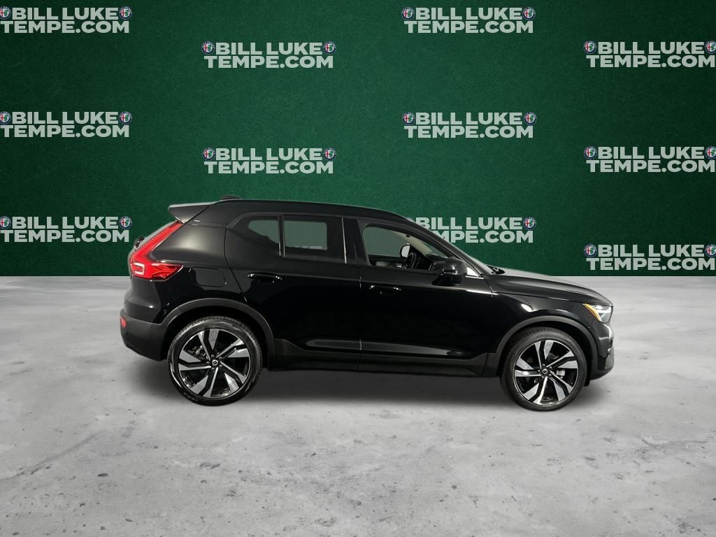 2025 Volvo XC40 Plus photo 4