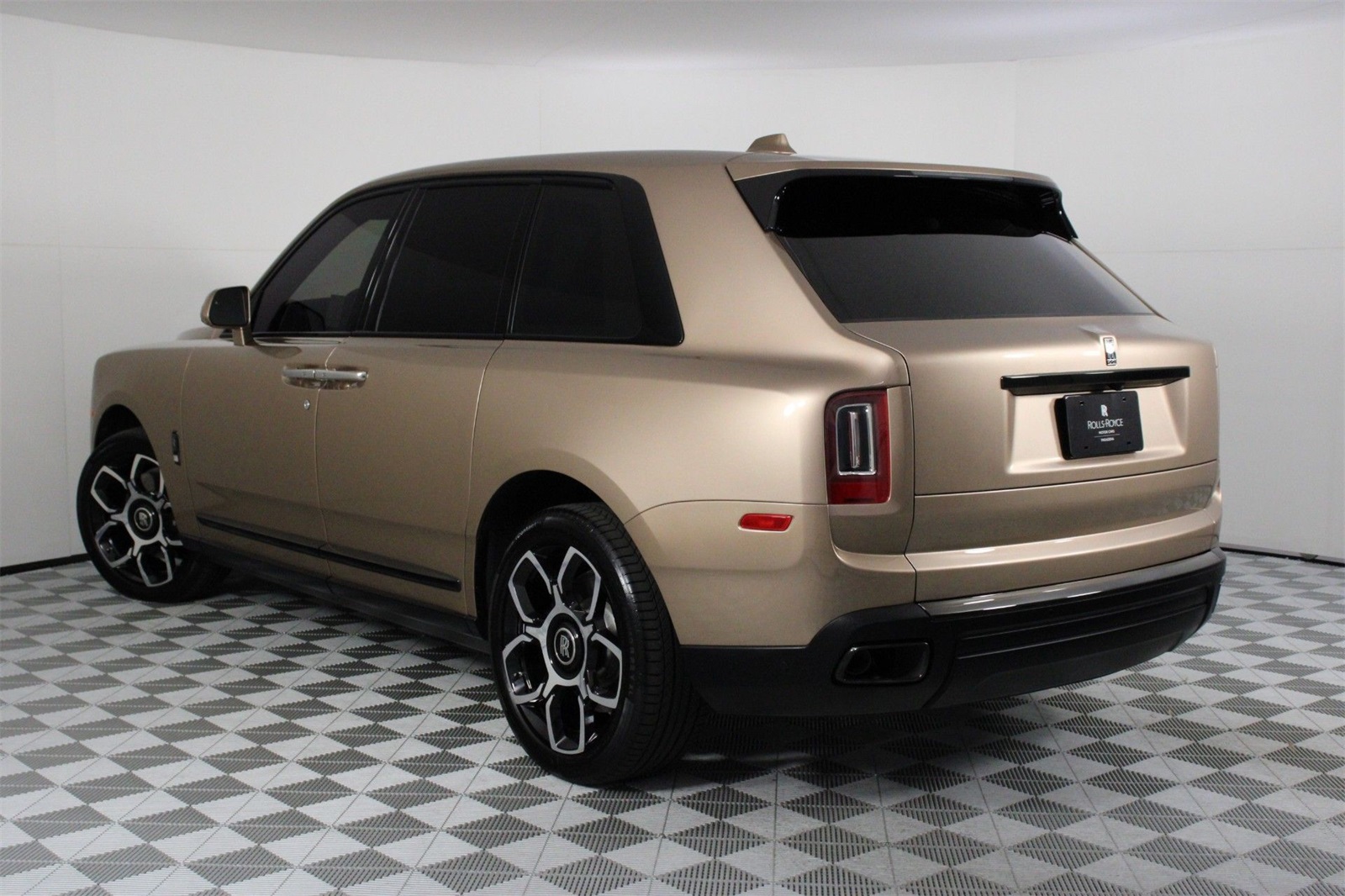 2023 Rolls Royce Cullinan Black Badge photo 2