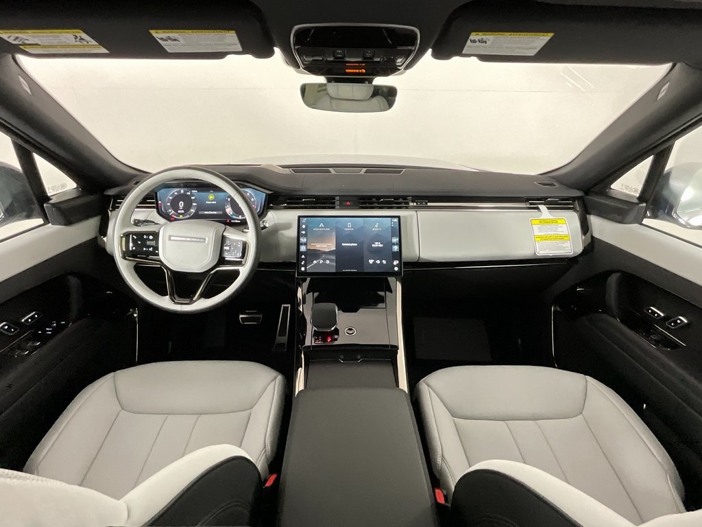 2025 Land Rover Range Rover Sport SE photo 4