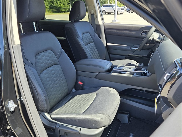 2025 Nissan Pathfinder SV photo 17