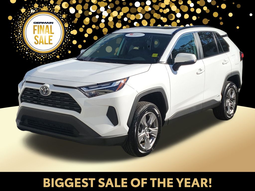 2024 Toyota RAV4 XLE's photo